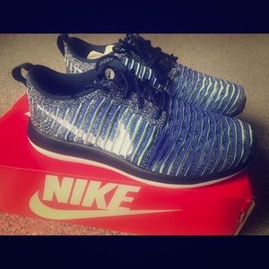 NWT Nike Roshe Two Flyknit